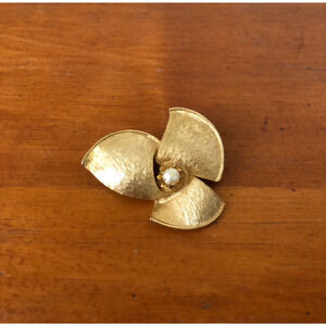 Vintage Gold Tone Flower Brooch with Faux Pearl Center Textured Petals